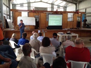 Geoff Duddy addresses the Leading Sheep field day at Artunga, Inglewood.