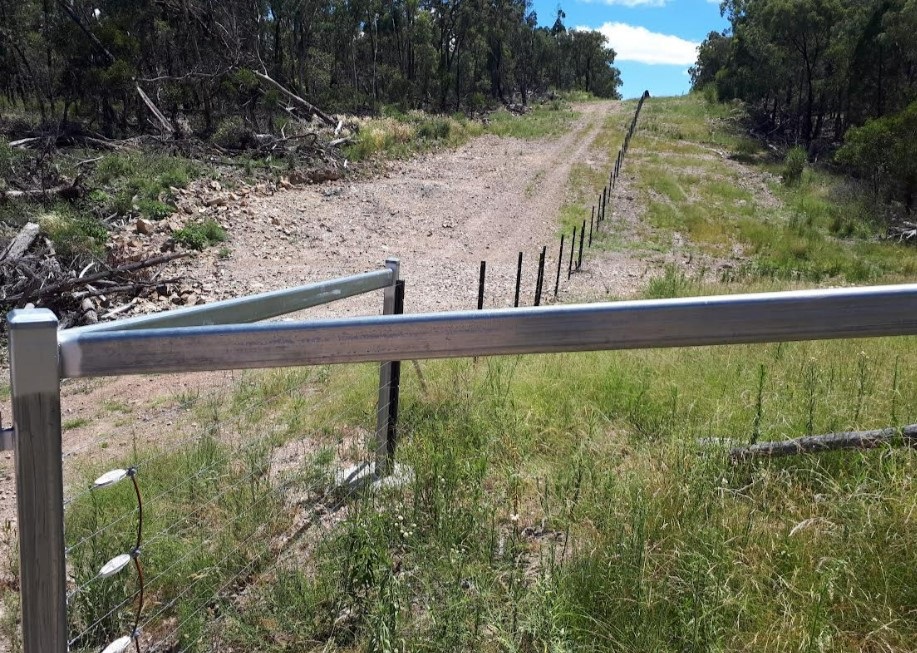 Queensland trials electric fence system for wild dog exclusion